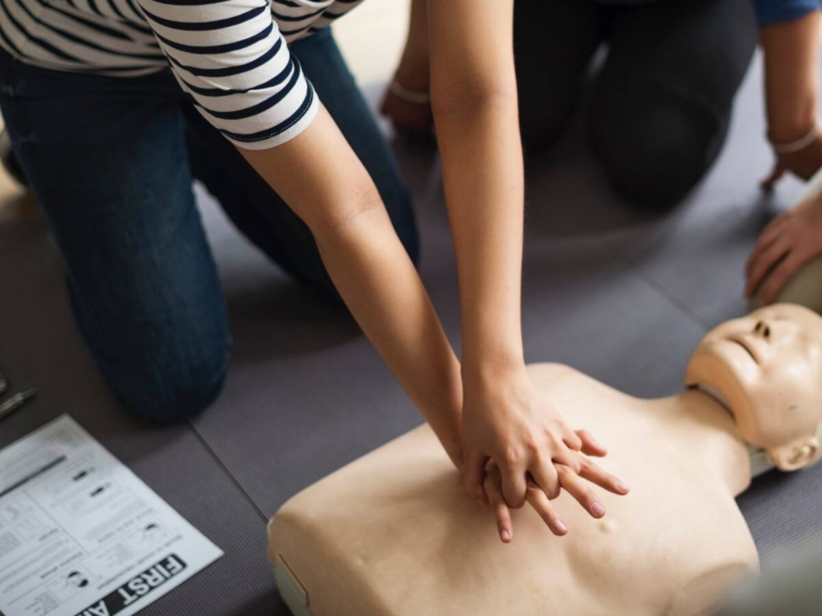 CPR तकनीक से बचाई जा सकती है दिल के रोगियों की जान, जानिए अचानक होने वाली मौतों को रोकने में कैसे काम आती है ये तकनीक